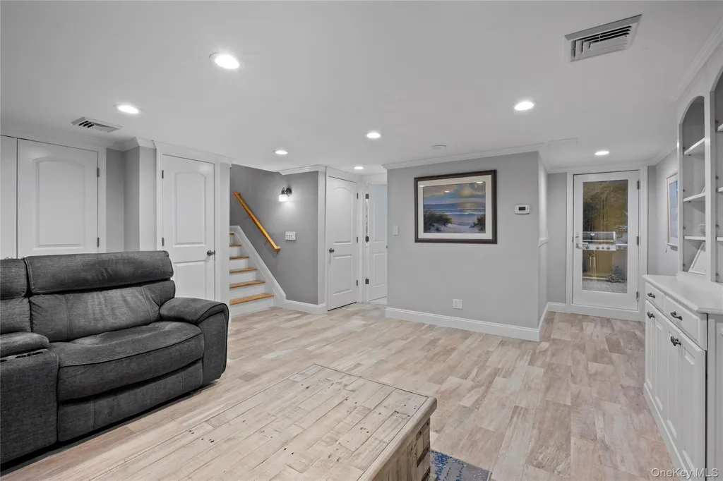 27 Nottinghill Drive Massapequa NY 11758