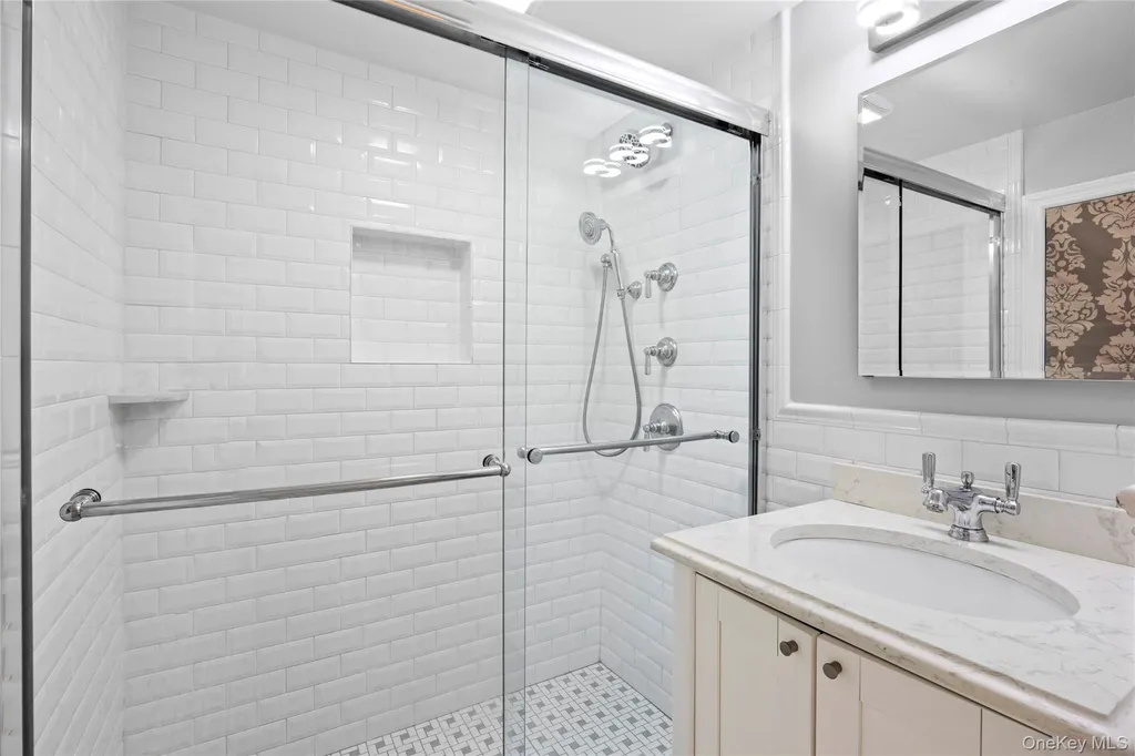27 Nottinghill Drive Massapequa NY 11758