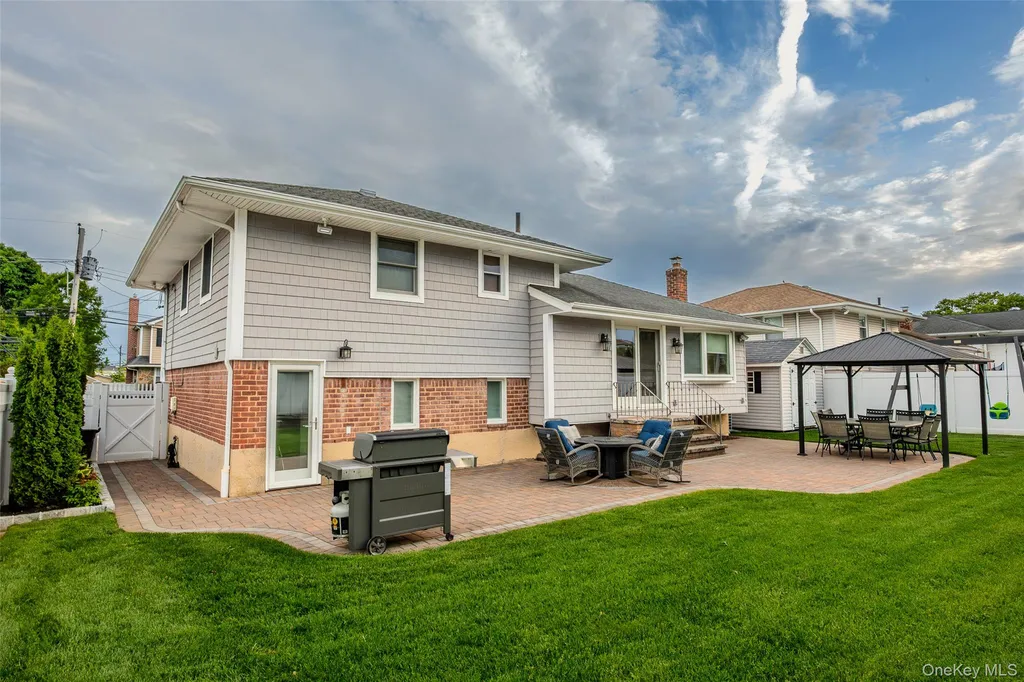 27 Nottinghill Drive Massapequa NY 11758