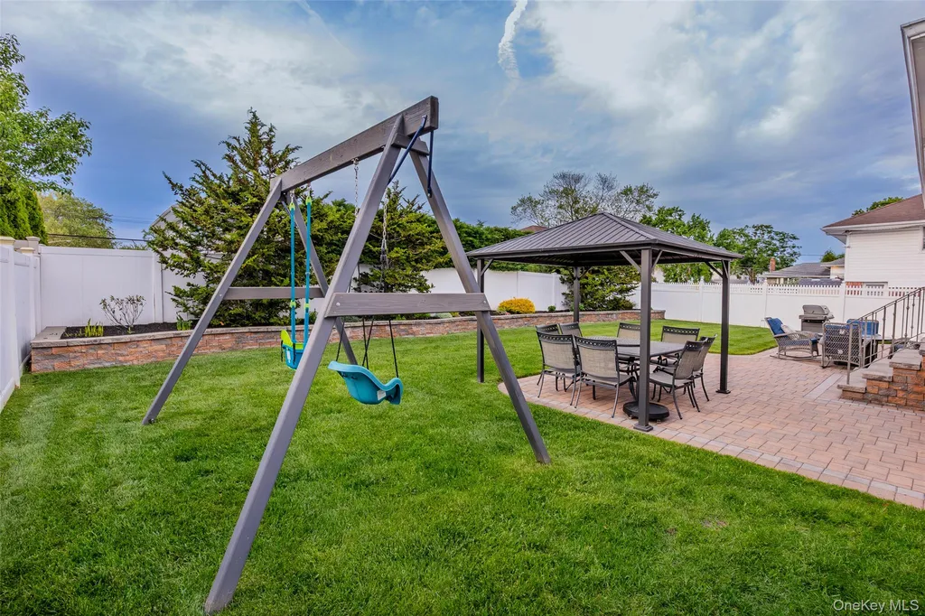 27 Nottinghill Drive Massapequa NY 11758