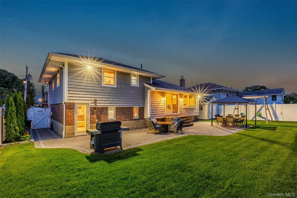 27 Nottinghill Drive Massapequa NY 11758