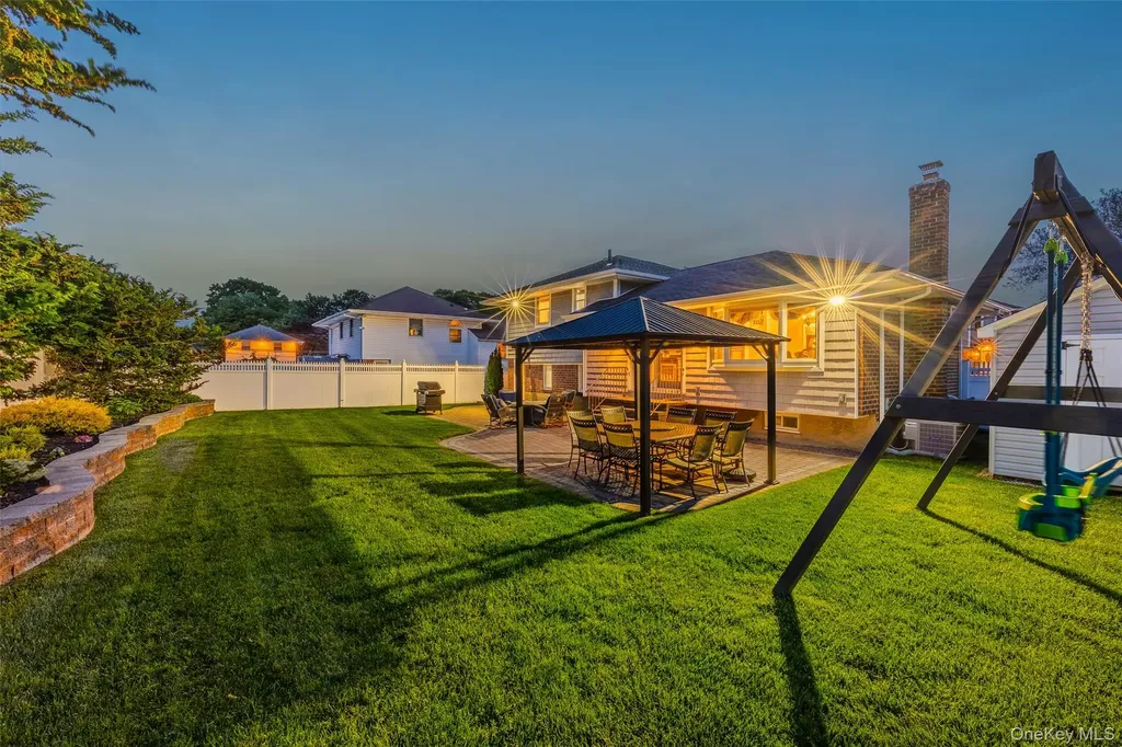 27 Nottinghill Drive Massapequa NY 11758