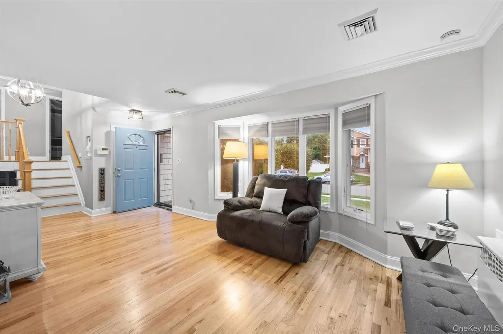 27 Nottinghill Drive Massapequa NY 11758