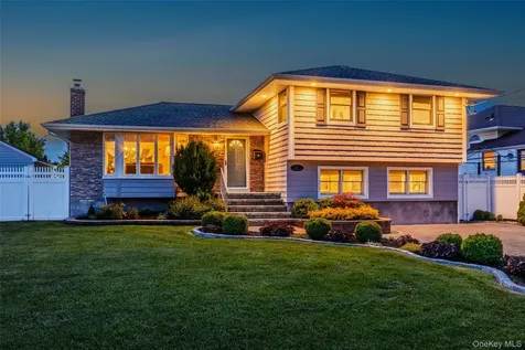 27 Nottinghill Drive Massapequa NY 11758