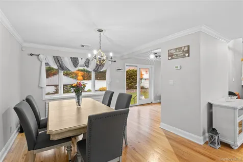 27 Nottinghill Drive Massapequa NY 11758