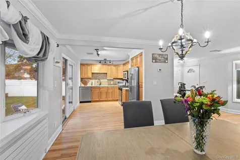 27 Nottinghill Drive Massapequa NY 11758