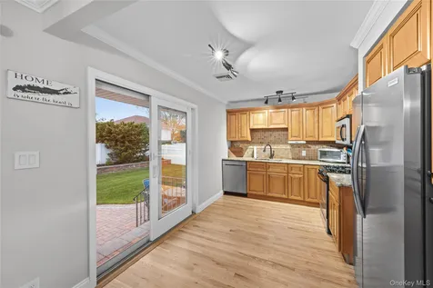 27 Nottinghill Drive Massapequa NY 11758