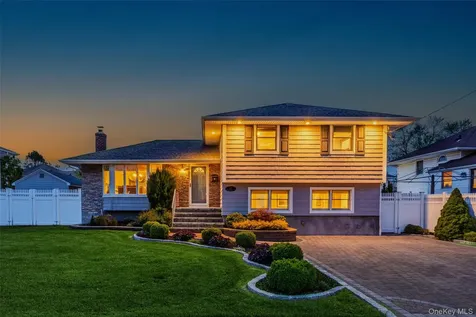 27 Nottinghill Drive Massapequa NY 11758