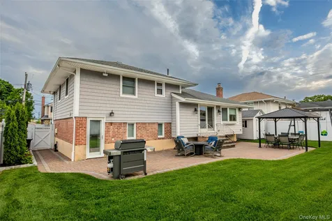 27 Nottinghill Drive Massapequa NY 11758