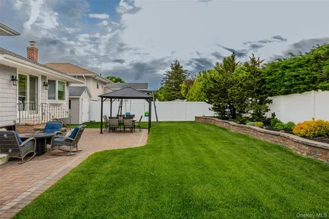 27 Nottinghill Drive Massapequa NY 11758