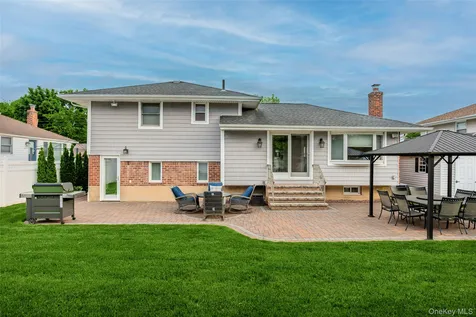 27 Nottinghill Drive Massapequa NY 11758