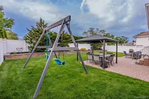 27 Nottinghill Drive Massapequa NY 11758