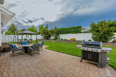 27 Nottinghill Drive Massapequa NY 11758