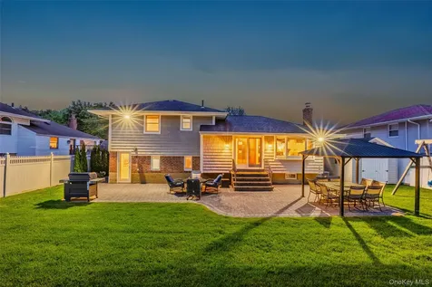 27 Nottinghill Drive Massapequa NY 11758