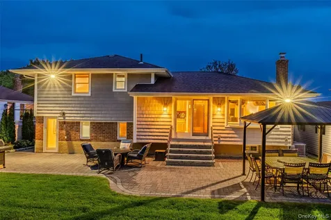 27 Nottinghill Drive Massapequa NY 11758
