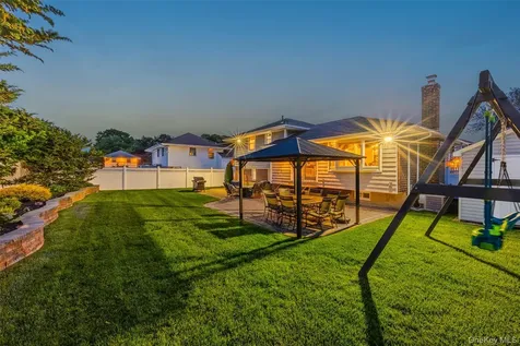 27 Nottinghill Drive Massapequa NY 11758