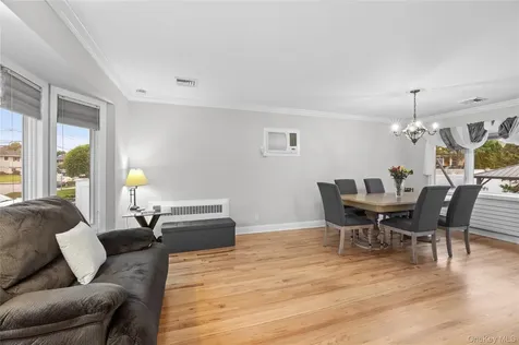 27 Nottinghill Drive Massapequa NY 11758