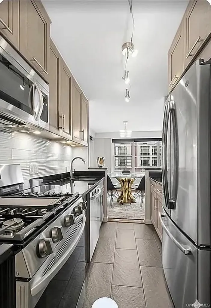 370 E 76th Street New York (manhattan) NY 10021