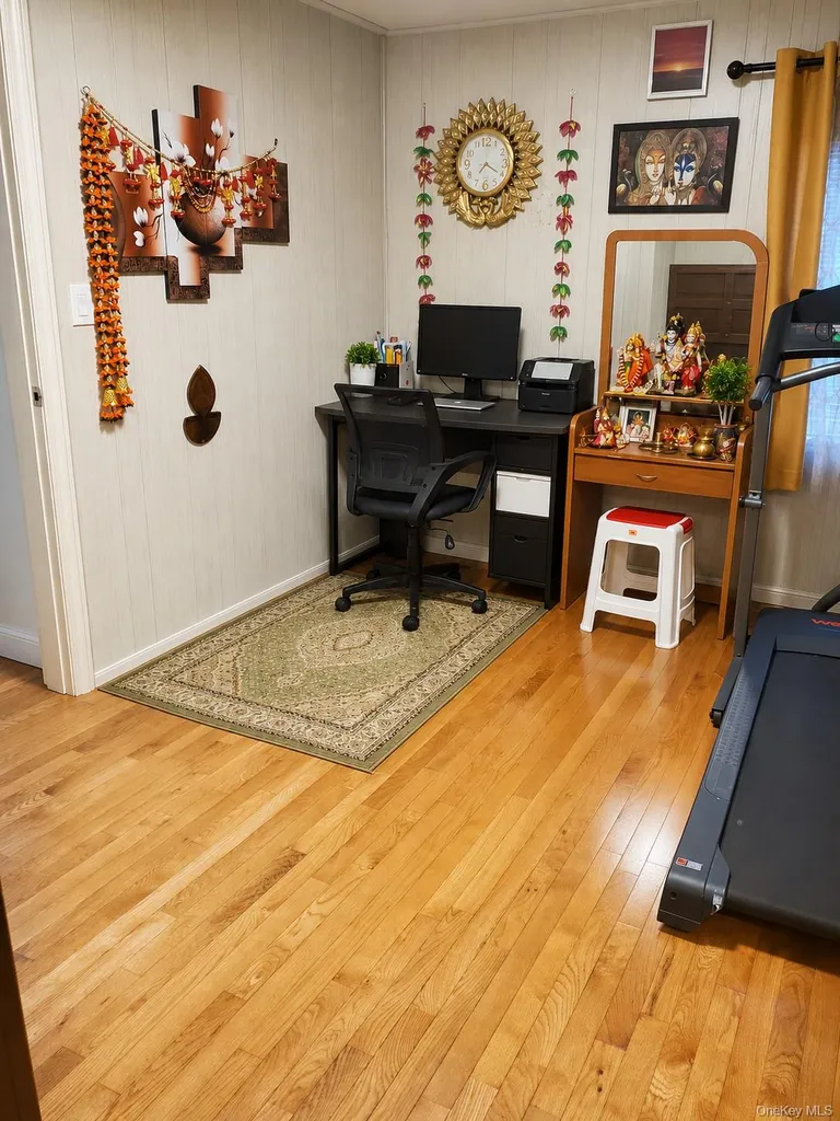 61 Gateway Rockville Centre NY 11570