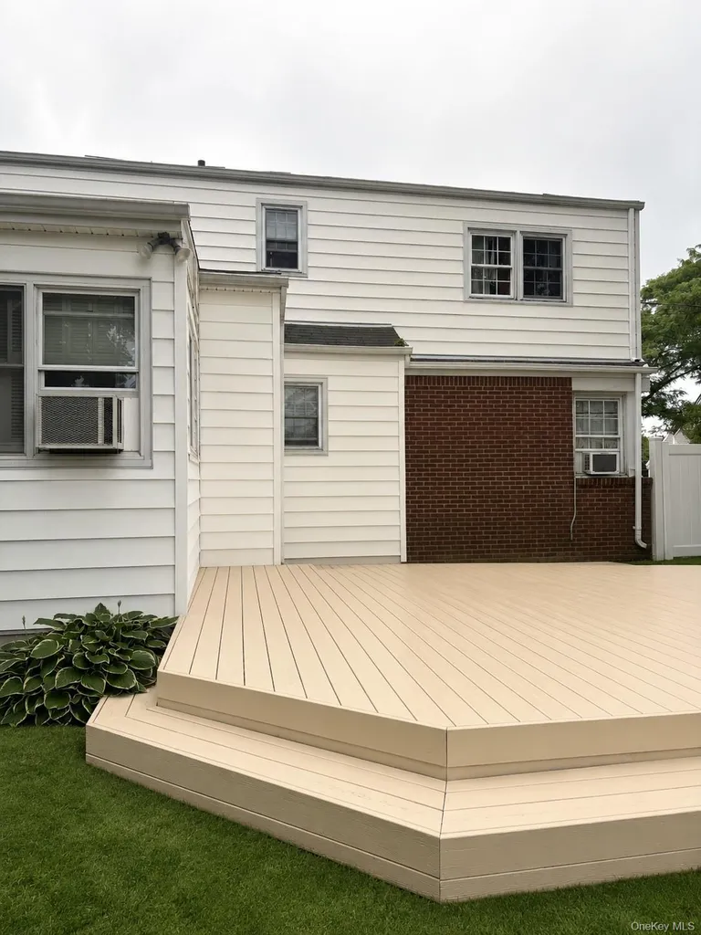 61 Gateway Rockville Centre NY 11570