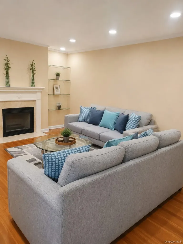 61 Gateway Rockville Centre NY 11570