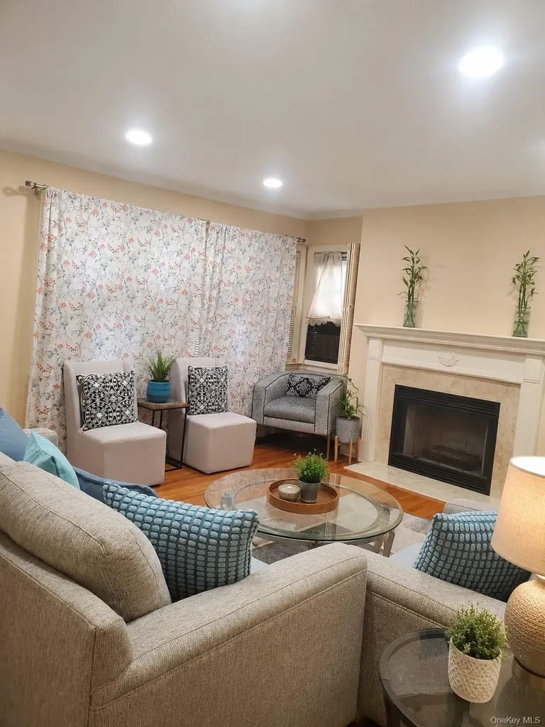 61 Gateway Rockville Centre NY 11570