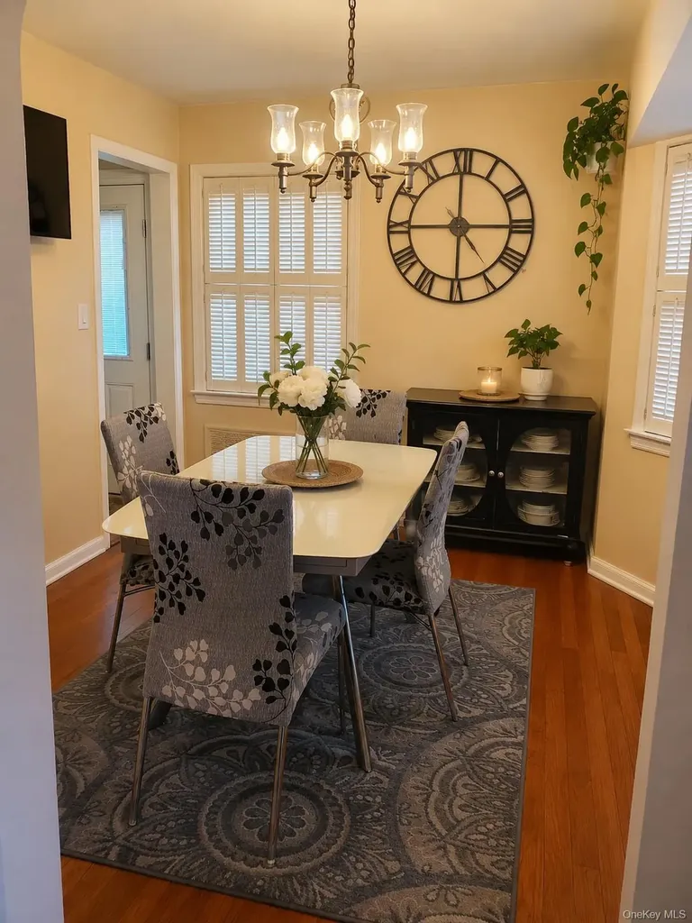 61 Gateway Rockville Centre NY 11570