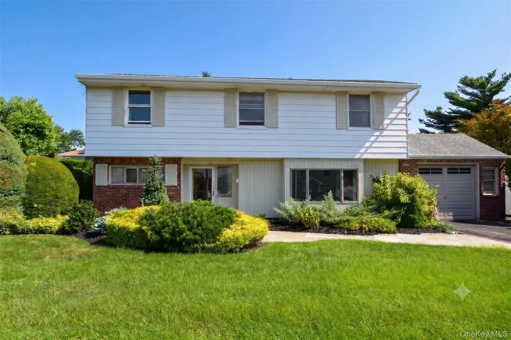 333 N Albany Avenue Massapequa NY 11758