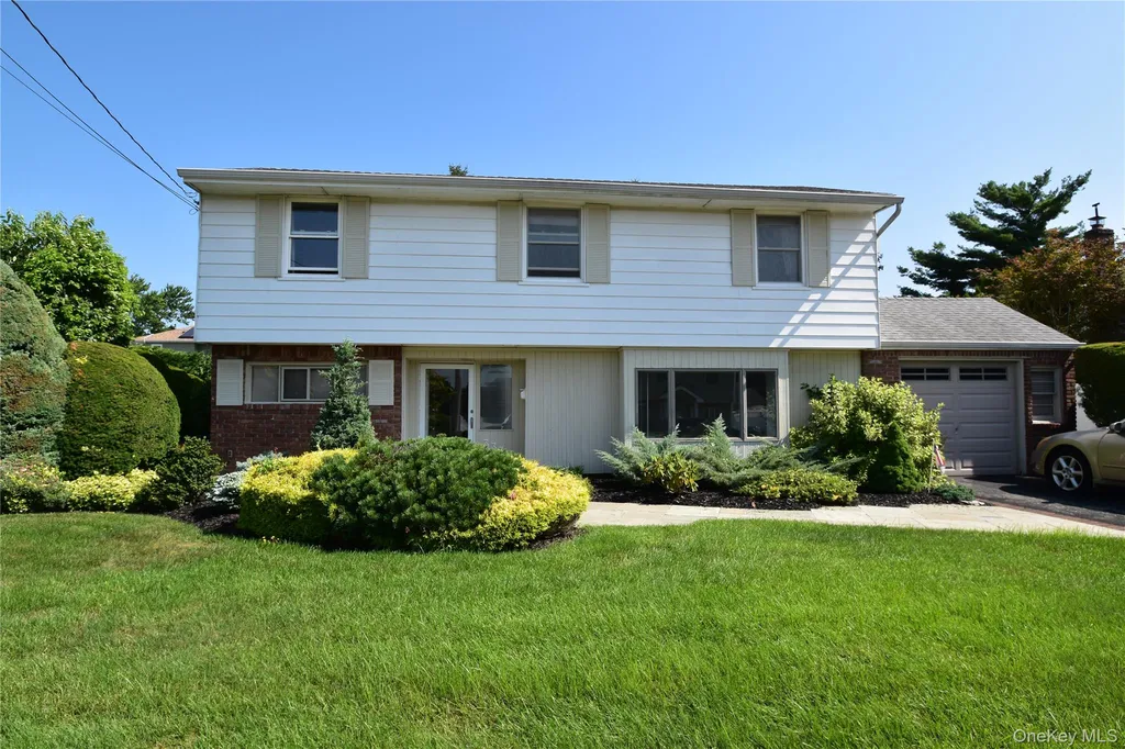 333 N Albany Avenue Massapequa NY 11758