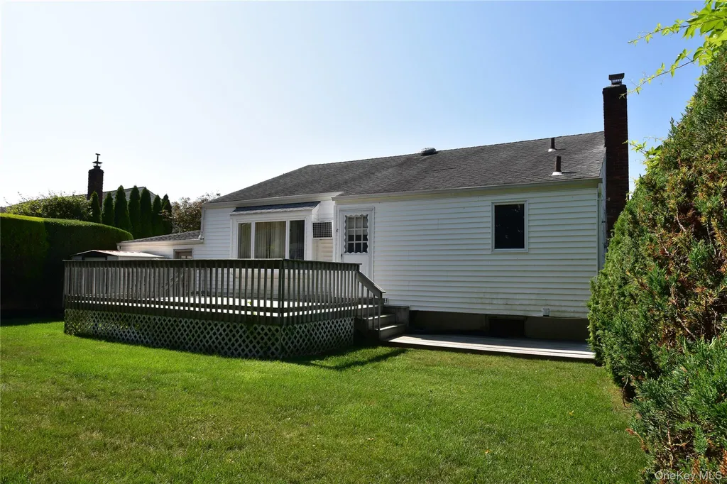 333 N Albany Avenue Massapequa NY 11758