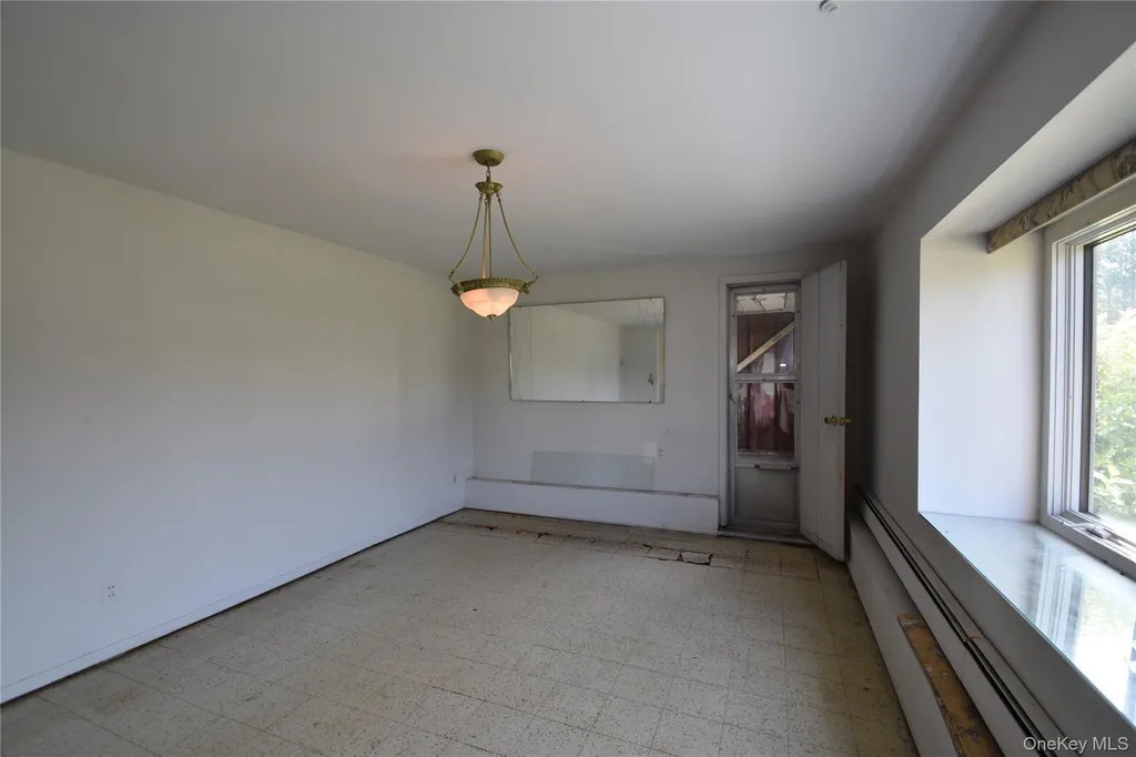 333 N Albany Avenue Massapequa NY 11758