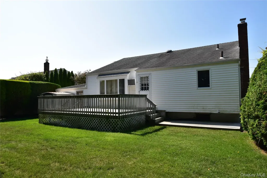 333 N Albany Avenue Massapequa NY 11758