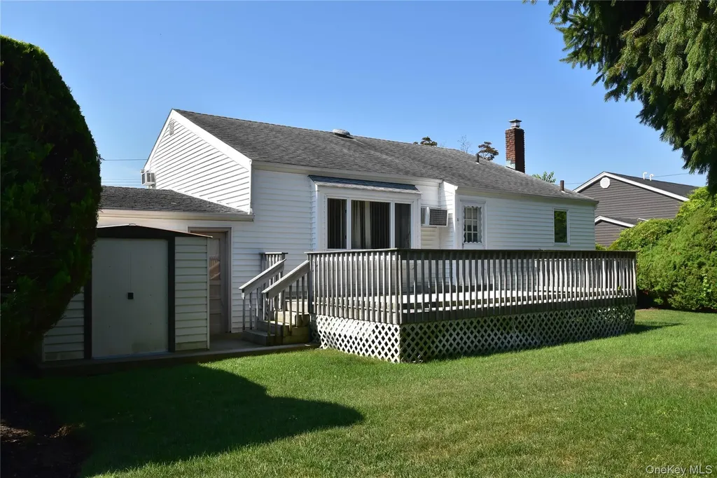 333 N Albany Avenue Massapequa NY 11758