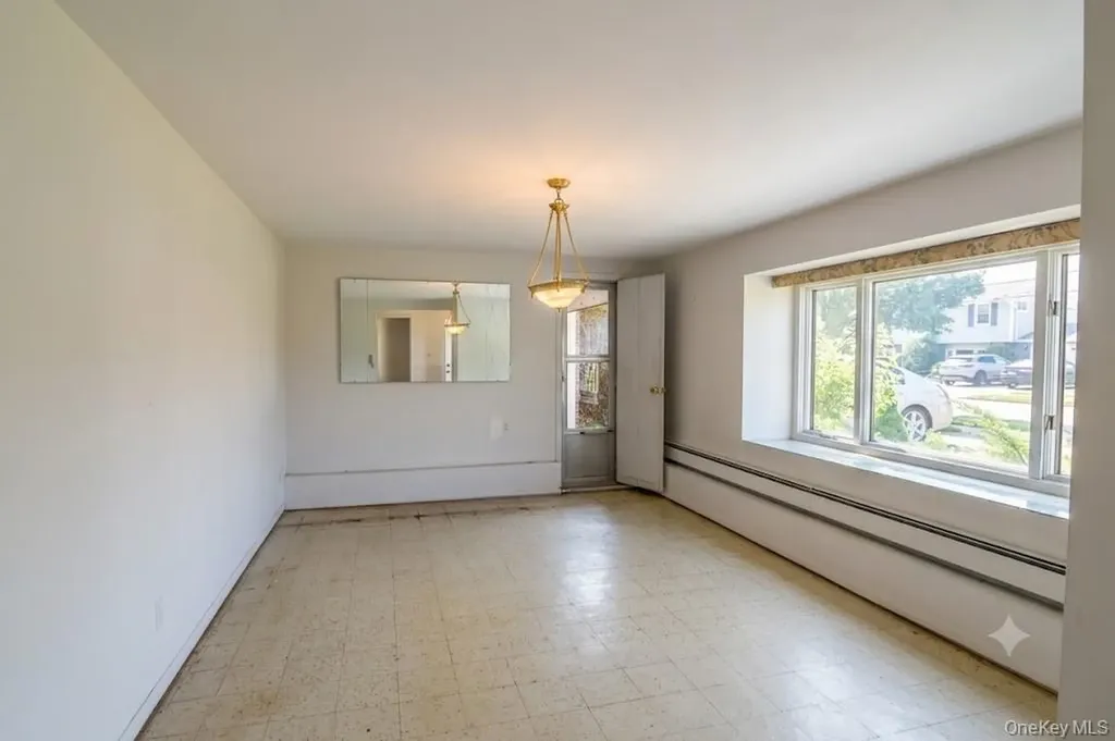 333 N Albany Avenue Massapequa NY 11758