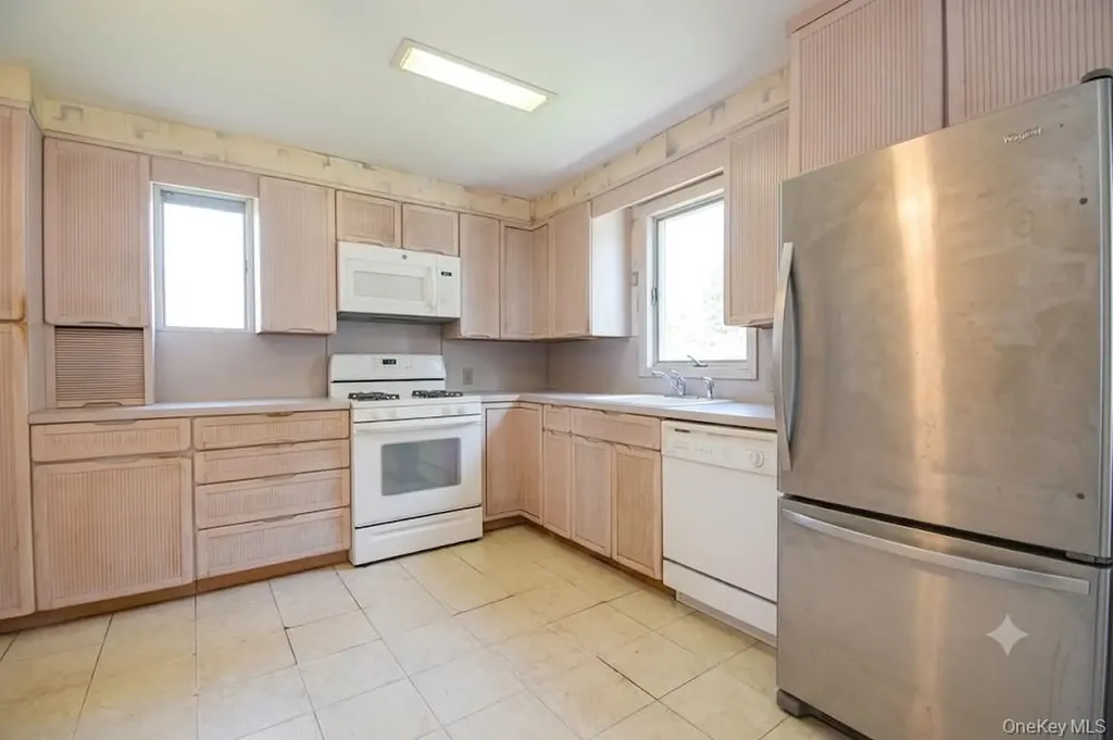 333 N Albany Avenue Massapequa NY 11758