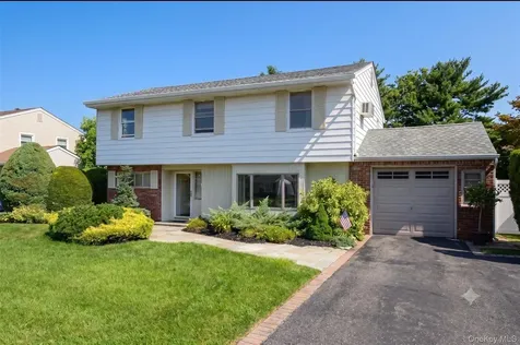 333 N Albany Avenue Massapequa NY 11758
