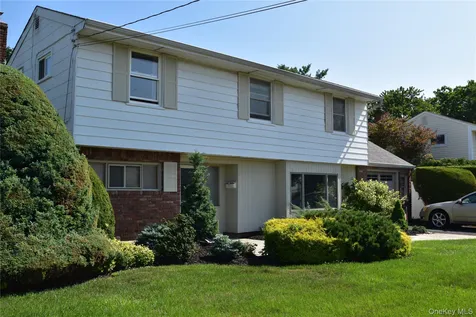 333 N Albany Avenue Massapequa NY 11758