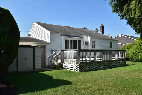 333 N Albany Avenue Massapequa NY 11758