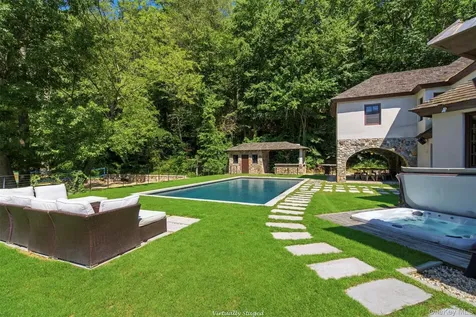 36 Spring Street Cold Spring Harbor NY 11724