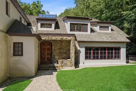 36 Spring Street Cold Spring Harbor NY 11724