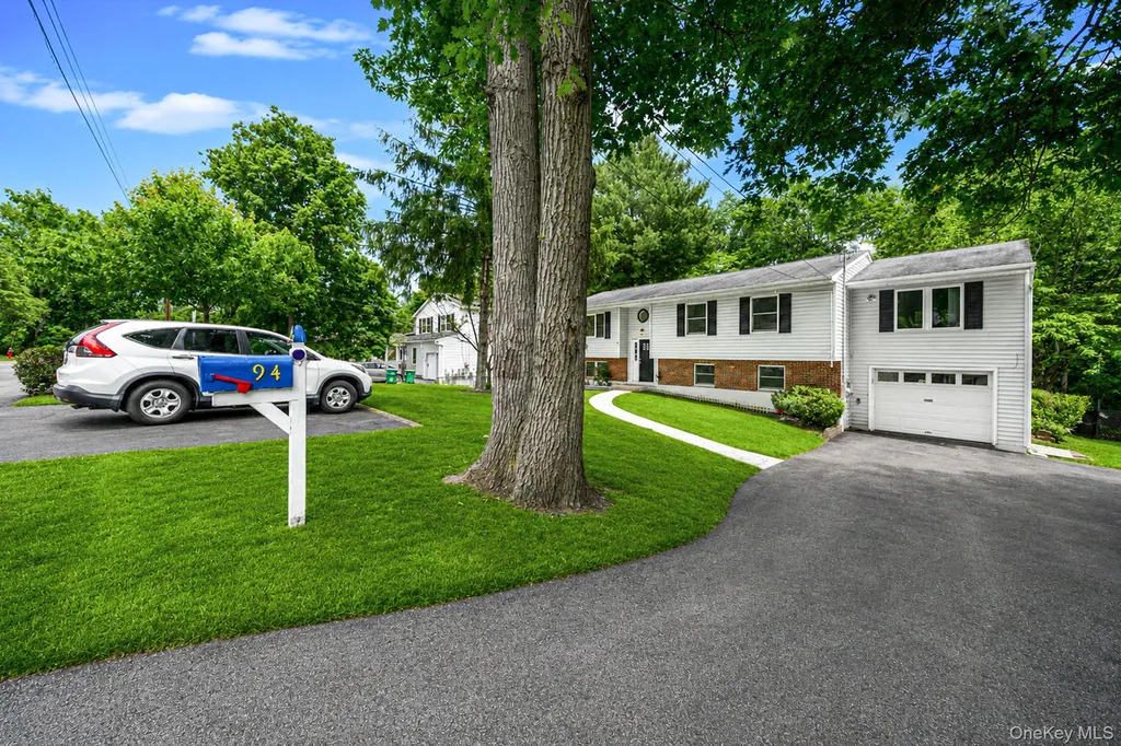 94 Crestwood Boulevard Poughkeepsie NY 12603