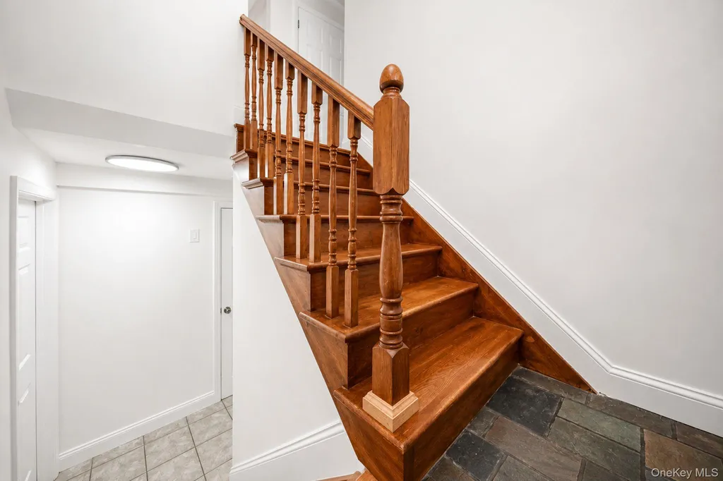 94 Crestwood Boulevard Poughkeepsie NY 12603