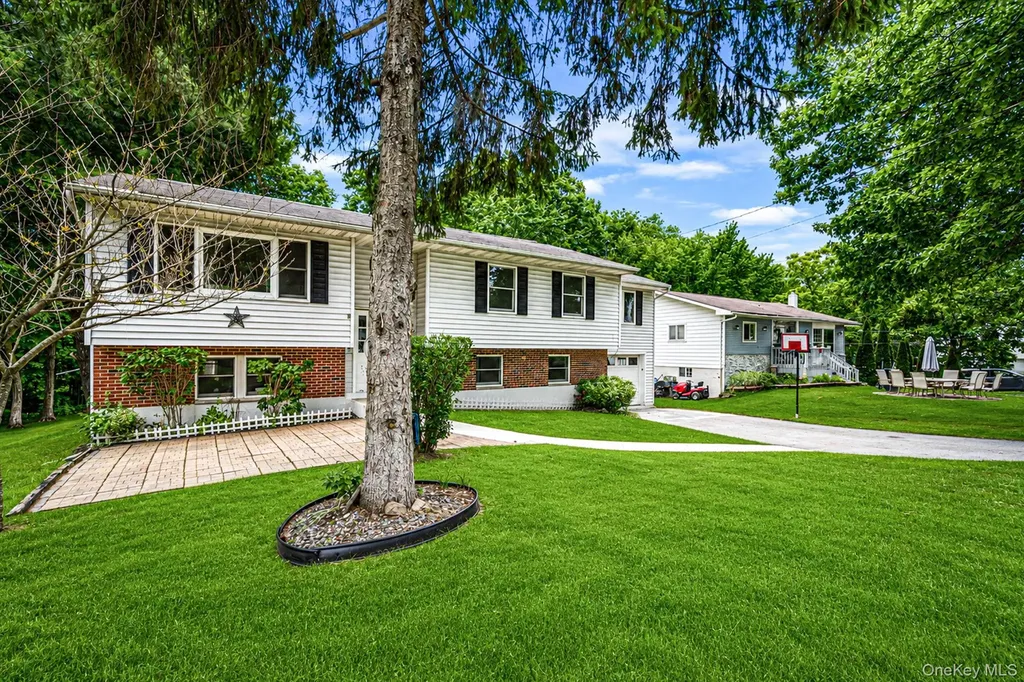 94 Crestwood Boulevard Poughkeepsie NY 12603