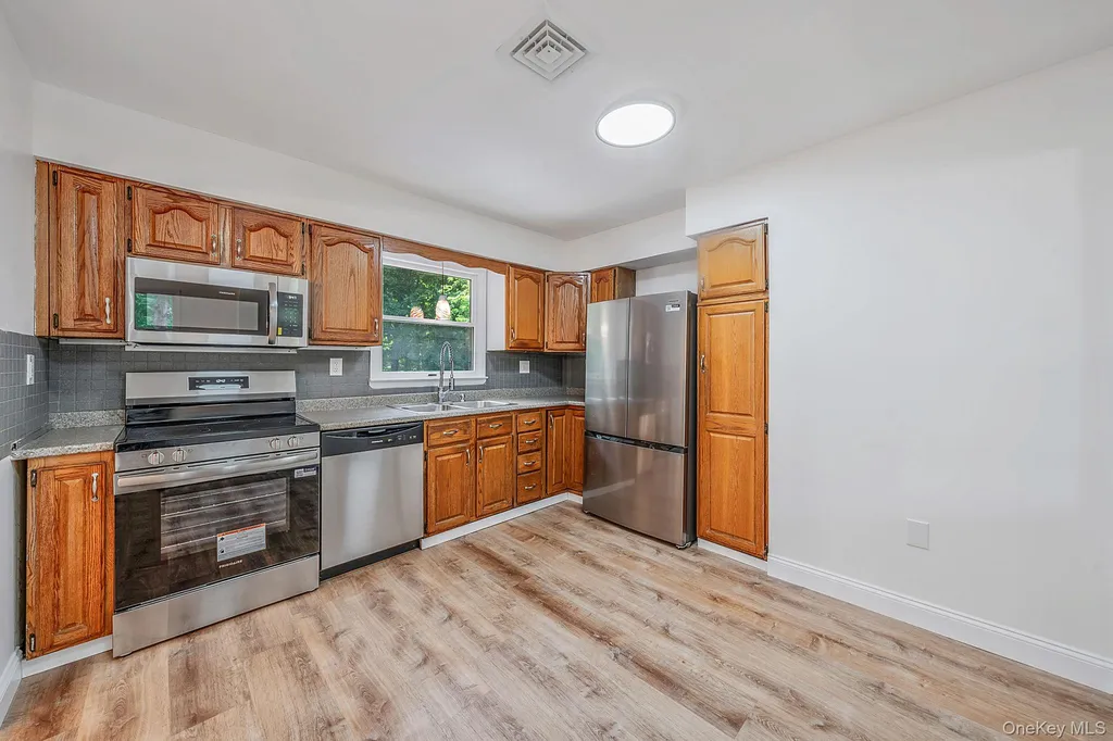 94 Crestwood Boulevard Poughkeepsie NY 12603