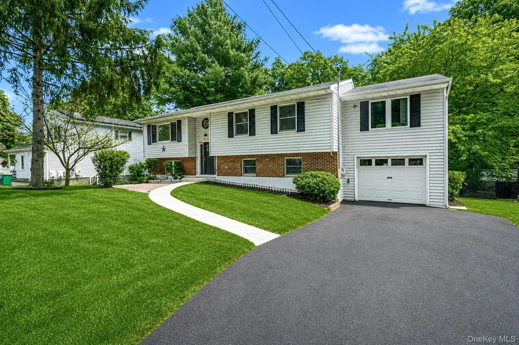 94 Crestwood Boulevard Poughkeepsie NY 12603