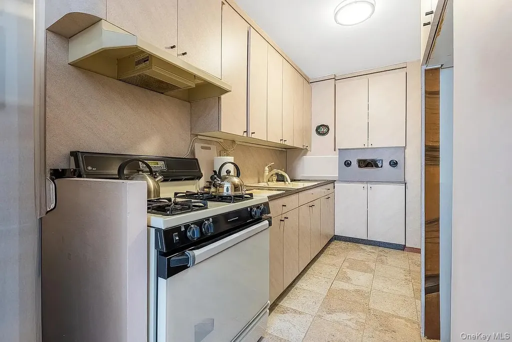 2925 W 5th Street Brooklyn NY 11224