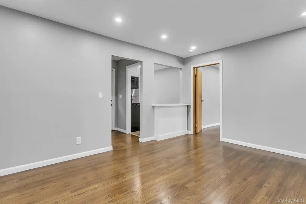 26 Woodland Street Ronkonkoma NY 11779