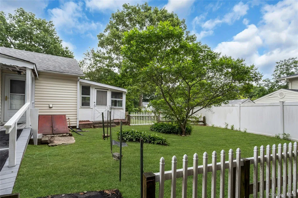 26 Woodland Street Ronkonkoma NY 11779