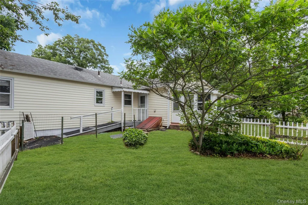26 Woodland Street Ronkonkoma NY 11779