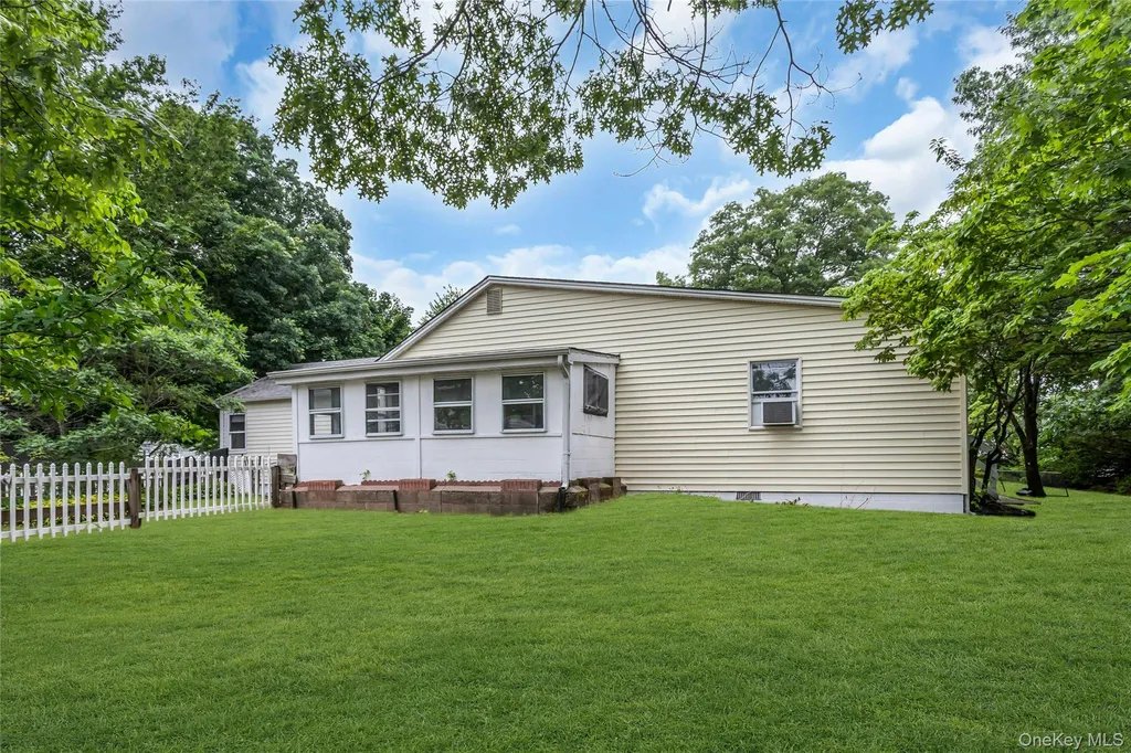 26 Woodland Street Ronkonkoma NY 11779